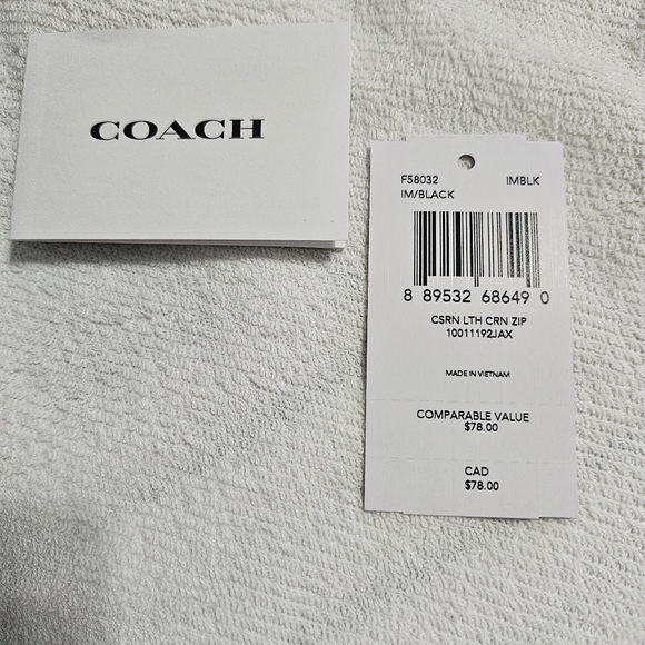 Corner Zip Wristlet - Picture 4 of 6